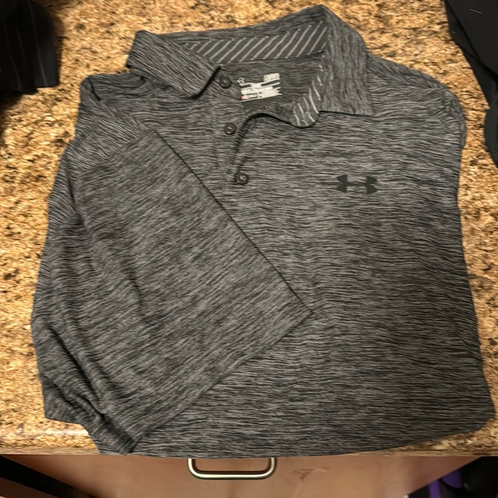 Under-armor L golf polo. Black and gray, light weight perfect for casual days.